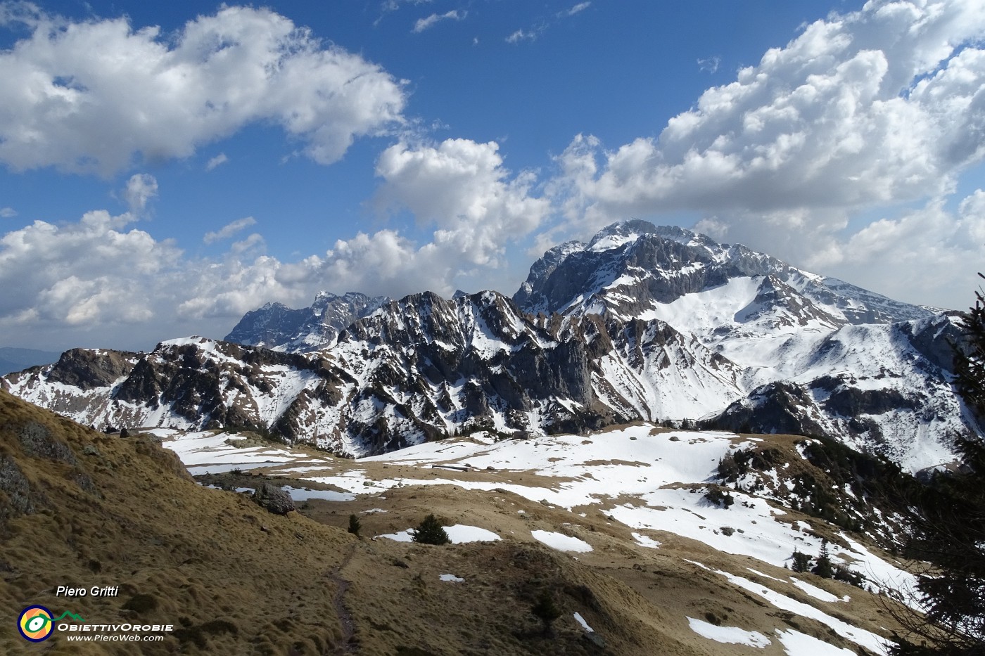 85 Pianoro di Monte Campo con vista in Arera.JPG